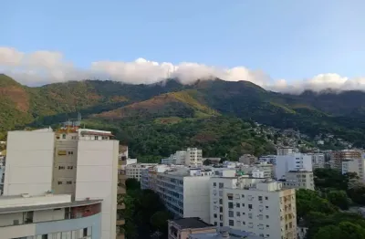 A venda cobertura em localização espetacular na rua uruguai, colado ao metrô! 3 quartos sendo 1 suíte vaga e portaria 24 horas código 21213