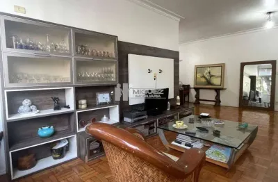 Apartamento à venda ( salão, 3 quartos) na Tijuca! Excelente imóvel, são aproximadamente 140m²!  Debruçado na Praça Xavier de Brito! Verdadeira sensação de casa!
