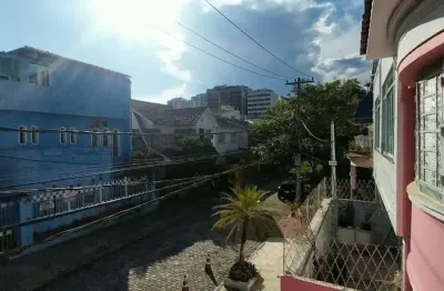 Rua domício da gama - casa com 4 quartos sendo 1 suíte - 2 vagas - tijuca - código 21239