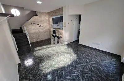 Casa de vila rua barão de cotegipe (vila isabel) - casa triplex composta por sala, 3 quartos sendo 1 suíte, 1 banheiro social, 1 lavabo, cozinha integrada a sala, área de serviço, terraço com toldo re
