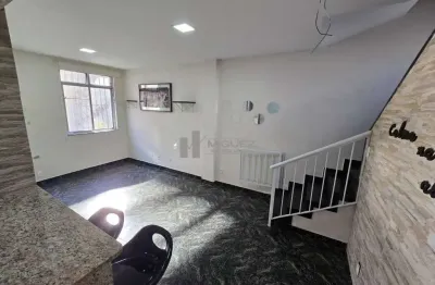 Casa de vila rua barão de cotegipe (vila isabel) - casa triplex composta por sala, 3 quartos sendo 1 suíte, 1 banheiro social, 1 lavabo, cozinha integrada a sala, área de serviço, terraço com toldo re