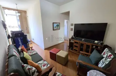 Rua ibituruna - maracanã - sala, 2 quartos com armários planejados, 1 banheiro social, cozinha e dependências completa (quarto, banheiro eárea de serviço) - 60m² - prédio com serviço de porteiro, elev