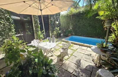 Casa triplex a venda rua professor valadares (grajaú) - área externa com piscina, churrasqueira, 3 salas, 4 quartos sendo 2 suítes,  escritótio, 2 banheiros sociais, copa cozinha, dependências (quarto