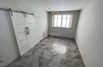 Apartamento ( sala, 3 quartos suíte e vaga) à venda na rua adolfo mota- tijuca!  apenas 290 metros do shopping tijuca e 400 metros do metrô da praça saens pena!