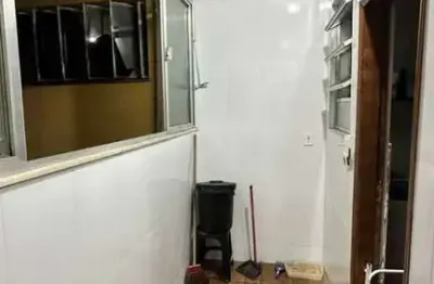 Apartamento à venda na tijuca – rua gurindiba. aconchegante, com varanda, sala 2 quartos e vaga de garagem!