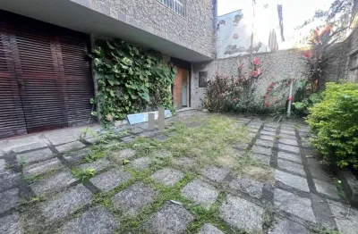 Casa duplex a venda, bairro tijuca - sala e 4 quartos sendo 1 suíte, próximo shopping tijuca, 4 vagas de garagem
