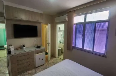 Viva com requinte! este apartamento tipo casa duplex a venda na rua deputado soares filho, tijuca, conta com 3 quartos (2 suítes), sacada e área gourmet com piscina. debruçado à praça varnhagem, é o l