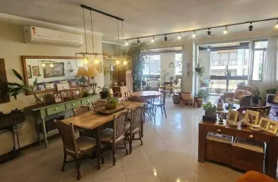 Cobertura à venda na rua dona delfina, com 266m², 4 quartos (3 suítes), varandão, piscina e churrasqueira. localização privilegiada, a poucos metros do metrô uruguai. imóvel exclusivo, agende sua visi