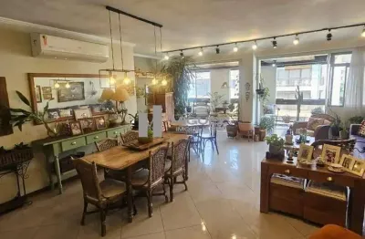 Cobertura à venda na rua dona delfina, com 266m², 4 quartos (3 suítes), varandão, piscina e churrasqueira. localização privilegiada, a poucos metros do metrô uruguai. imóvel exclusivo, agende sua visi