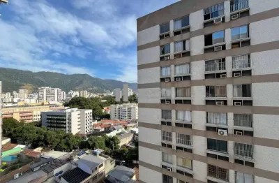 Apartamento a venda  na melhor rua do bairro de vila isabel, 2 quartos, lavabo, cozinha com dependêcia completa e vaga na escritura