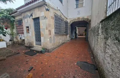 Casa a venda na rua vicente licínio, contendo 4 quartos, jardim de inverno, churrasqueira, vaga para 5 carros