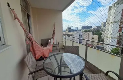 Apartamento a venda, ao lado do metrô do estácio com varandão, dois quartos e vaga