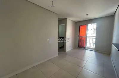 Alugo apartamento gen. bruce com 2 quartos, vaga e infraestrutura