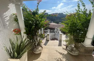 Casa à venda, 04 quartos, tijuca, junto praça xavier de brito, custo benefício sem igual.