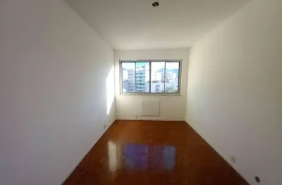 Na rua largo da segunda feira, venda de apartamento com 2 quartos, suíte, garagem, vista espectacular em todos os cômodos, próximo ao metrô e comércio.