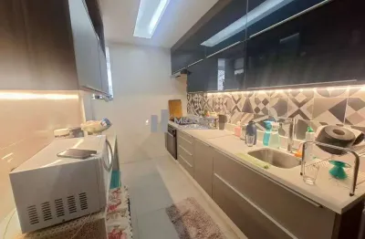 Não perca esta chance! lindíssimo apartamento a venda na tijuca, na rua doutor satamini, com 2 quartos, vaga na escritura e portaria 24 horas. a apenas 2 minutos da praça afonso pena, é ideal para que