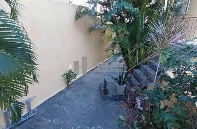 Rua santa maria do rosselo, tijuca,   próximo à rua uruguai (melhor trecho), casa a venda, 04 quartos, suítes. obs.:  proximidades metrô!