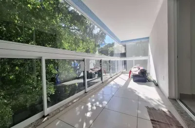 Não perca esta chance! belíssimo apartamento a venda na rua araújo pena, tijuca, com varanda, 3 quartos (1 suíte), infraestrutura completa e 1 vaga. um imóvel ideal para quem busca sofisticação e uma 