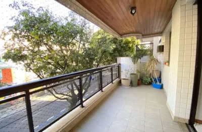 Seu novo lar na tijuca! este apartamento á venda na rua doutor satamini oferece varanda, 3 quartos ( 1 suite) e 2 vagas de garagem. localizado a 350m do metrô afonso pena, é ideal para quem deseja con