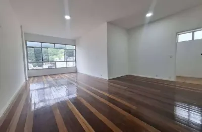 Seu novo lar está aqui! apartamento a venda na tijuca, na rua conde de bonfim, colado ao metrô. com salão, 3 quartos (1 suíte), copa-cozinha, dependência completa e 2 vagas na escritura, este imóvel r