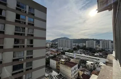 À venda apartamento na rua jorge rudge, no coração de vila isabel, 2 quartos, lavabo, cozinha com dependência completa e vaga na escritura.
