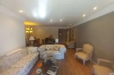 Apartamento à venda, 145m², 4 quartos incluindo suíte, 3 vagas de garagem, em condomínio com lazer completo.