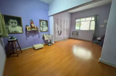 Seu lar dos sonhos está aqui! esta casa duplex a venda na rua grajaú,  oferece 156m², 6 quartos e 1 vaga de garagem. a apenas 3 minutos da praça edmundo rego, é a escolha perfeita para quem busca ampl