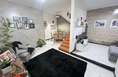 Viva com espaço e estilo! esta casa duplex à venda na vila isabel, na rua jerônimo de lemos, oferece sala em 2 ambientes, 3 quartos e 1 vaga de garagem. perfeita para quem deseja um lar aconchegante e