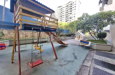 Realize seu sonho de morar na tijuca! apartamento a venda no condomínio santa amélia, com varanda, 2 quartos, sala, cozinha, banheiro e vaga de garagem. a infraestrutura completa do condomínio proporc