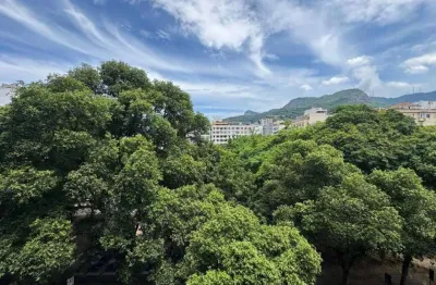 Oportunidade na tijuca! apartamento à venda na rua martins pena, colado à praça afonso pena e metrô. conta com sala ampla, 3 quartos com closet, lavabo, dependências e 1 vaga. perfeito para sua famíli