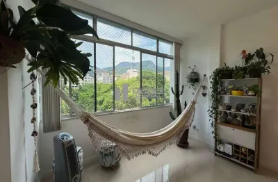 Apartamento à venda na tijuca, debruçado sobre a praça afonso pena e próximo ao metrô! na rua martins pena, oferece sala ampla, 3 quartos com closet, lavabo, dependências e 1 vaga de garagem. ideal pa