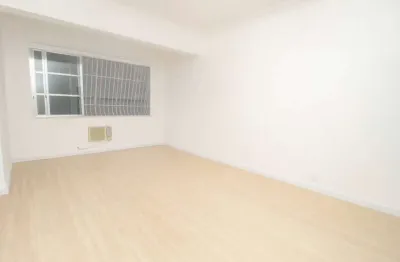 Apartamento à venda na tijuca, próximo à praça saens pena e ao metrô afonso pena! com 3 quartos e 1 vaga de garagem, oferece conforto e mobilidade. ideal para sua família. entre em contato agora!