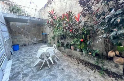 Na tijuca, uma casa duplex à venda que impressiona! com 316m², 4 quartos (1 suíte) e 4 vagas de garagem, está próxima ao shopping tijuca. ideal para viver com conforto e estilo. contate-nos e descubra