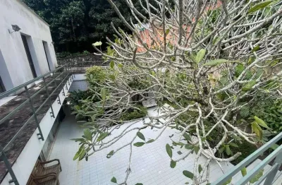 Oportunidade única! casa à venda na rua da selva, alto da boa vista. duplex com 440m², salão em 4 ambientes, escritório, 4 quartos e garagem para 3 carros. segurança e conforto junto à floresta da tij