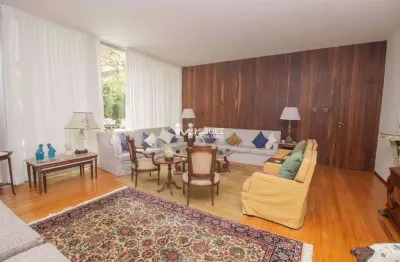 Casa duplex à venda no alto da boa vista, rua da selva! com 440m², salão em 4 ambientes, escritório, 4 quartos e garagem para 3 carros. cercada pela floresta da tijuca, é sinônimo de tranquilidade. ag