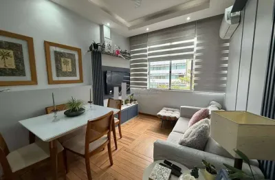 Na tijuca, apartamento à venda na rua uruguai, a 450 metros do metrô! sala, 2 quartos confortáveis, sol da manhã e vista verde. ideal para quem busca charme e praticidade. agende agora!