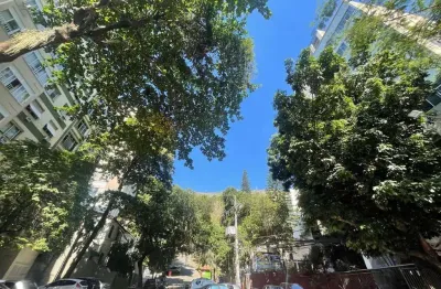 Na tijuca, apartamento à venda na rua uruguai, a 450 metros do metrô! sala, 2 quartos confortáveis, sol da manhã e vista verde. ideal para quem busca charme e praticidade. agende agora!