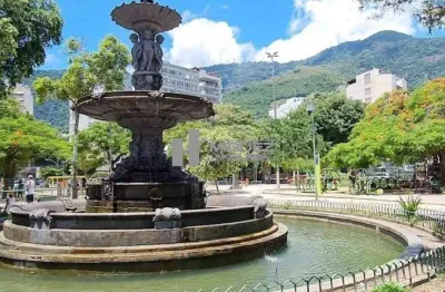 Apartamento à venda na tijuca, rua radmaker, com vista para a praça xavier de brito! são 160 m², sala, 3 quartos (1 suíte) e vaga, a 600 metros do metrô uruguai. conforto e localização perfeita. conta