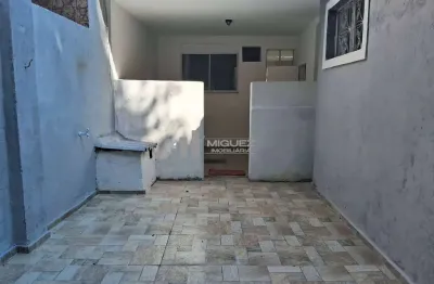 Na rua pereira soares, casa à venda com 3 quartos e quintal, ideal para sua família. em uma rua exclusivamente residencial, oferece paz e privacidade. ligue agora e agende uma visita!