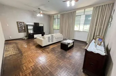 Apartamento à venda na tijuca, a poucos metros do metrô afonso pena. são 3 quartos, sendo 1 suíte, com 109m² e vaga. amplo, bem localizado e com fácil acesso ao transporte.