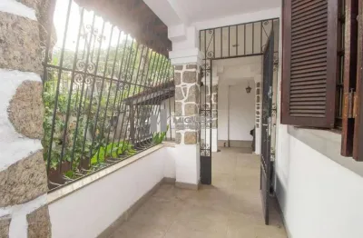 Na rua mearim, casa a venda com 4 quartos (1 suíte) e terraço com churrasqueira. excelente opção para famílias que buscam conforto e lazer em casa.