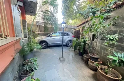 Espaço e localização: casa duplex à venda na tijuca com 4 quartos, 2 cozinhas, piscina, área externa e garagem. rua bom pastor, a poucos minutos do metrô uruguai.