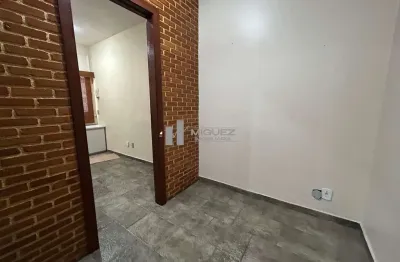 Quarto e sala localizado próximo a praça saens pena