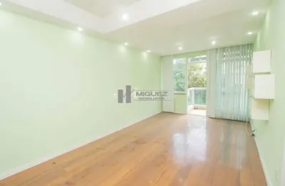 Apartamento à venda a poucos metros do shopping tijuca. são 90 m² com 2 quartos (1 suíte) e 2 vagas na escritura. ideal para quem busca localização e conforto.