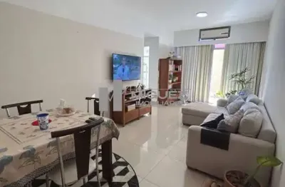 Apartamento à venda na tijuca, em rua tranquila paralela à haddock lobo. possui varanda, 2 quartos (1 suíte), vaga na escritura e infraestrutura completa.