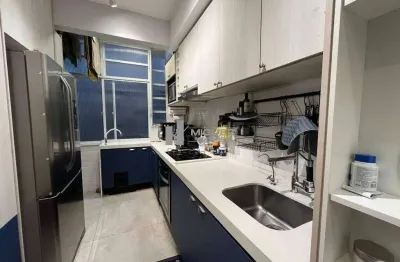 Belíssimo apartamento à venda na tijuca! são 2 quartos sendo 1 suíte com closet, sala confortável e vaga alugada no prédio! venda com porteira fechada: entre e more.
