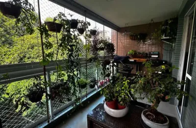 Vendo apartamento rua pereira de siqueira (tijuca) a 350m metros do metrô são francisco xavier. varanda, sala 2 quartos, 1 suite, 1 vaga de garagem.