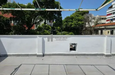 Sua casa dos sonhos está à venda! 3 quartos, garagem e terraço na tijuca, a passos do metrô afonso pena. espaço e praticidade para sua família. agende sua visita!