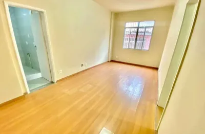 Oportunidade na tijuca: 2 quartos, em frente ao shopping, perto do metrô e com portaria 24h