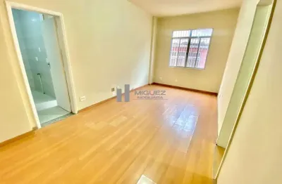 Oportunidade na tijuca: 2 quartos, em frente ao shopping, perto do metrô e com portaria 24h